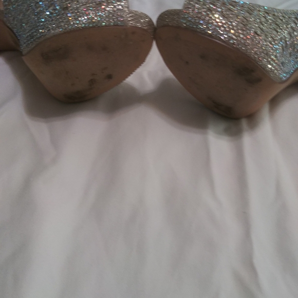 Dream Pairs Crystal Encrusted Champagne 4 Inche Heels Size 7 - Picture 5 of 5